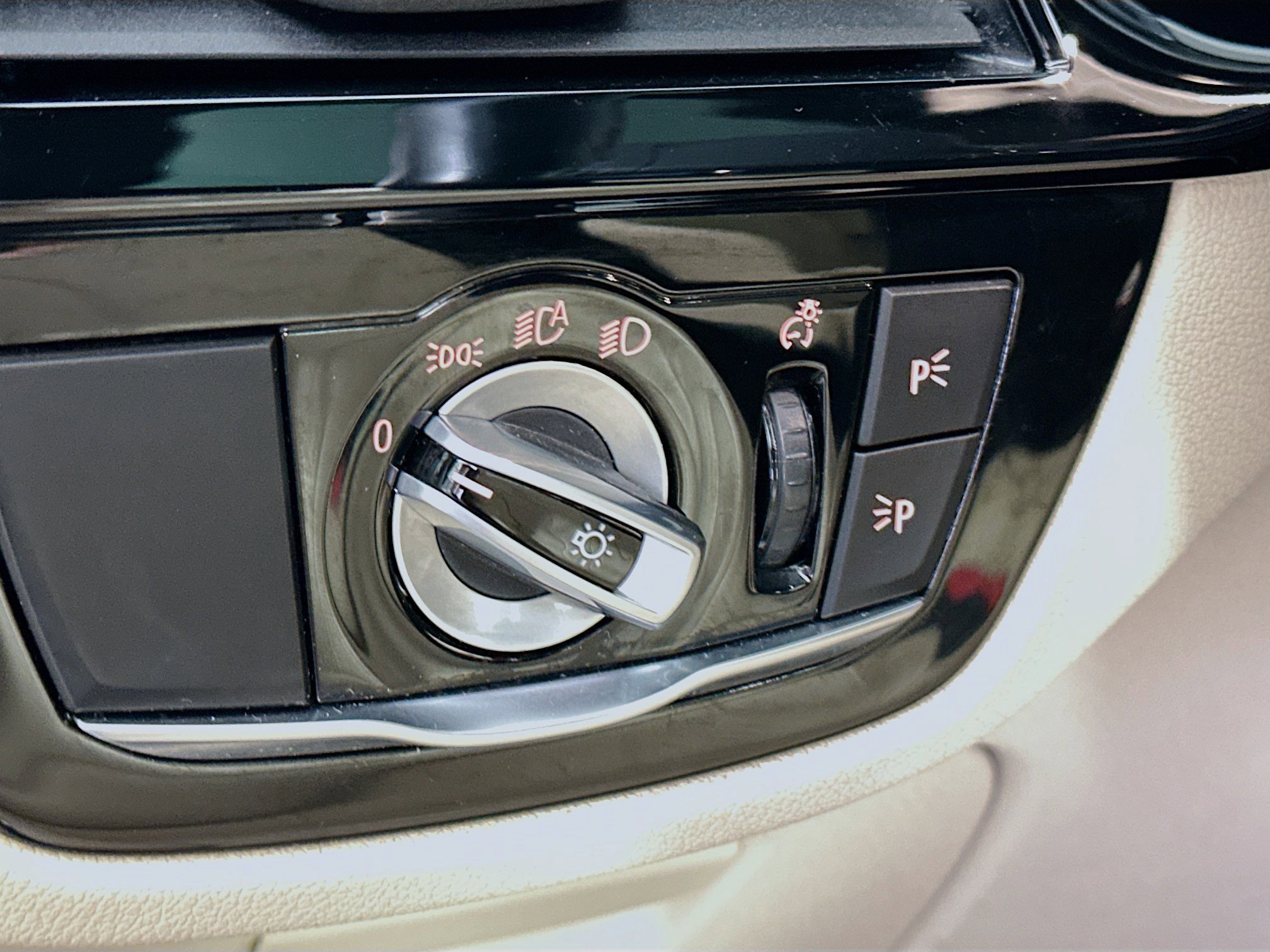 Used 2022 BMW 530i xDrive w/ Premium Package image 16