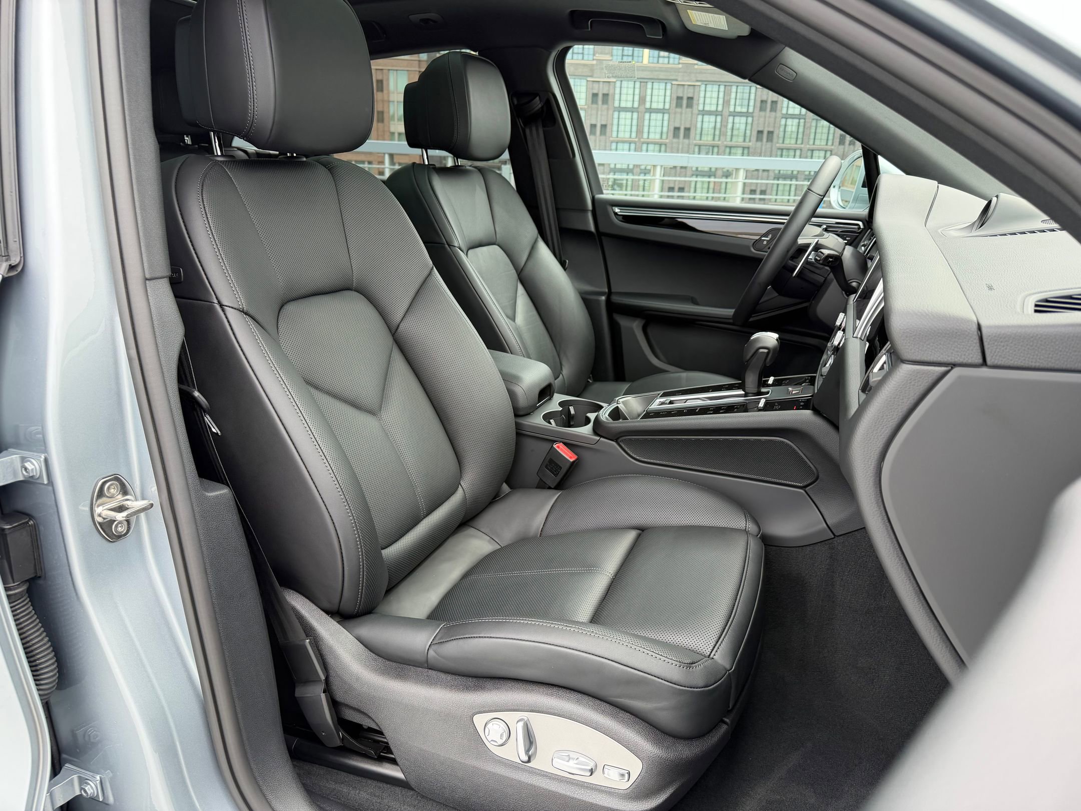 Certified 2026 Porsche Macan image 14