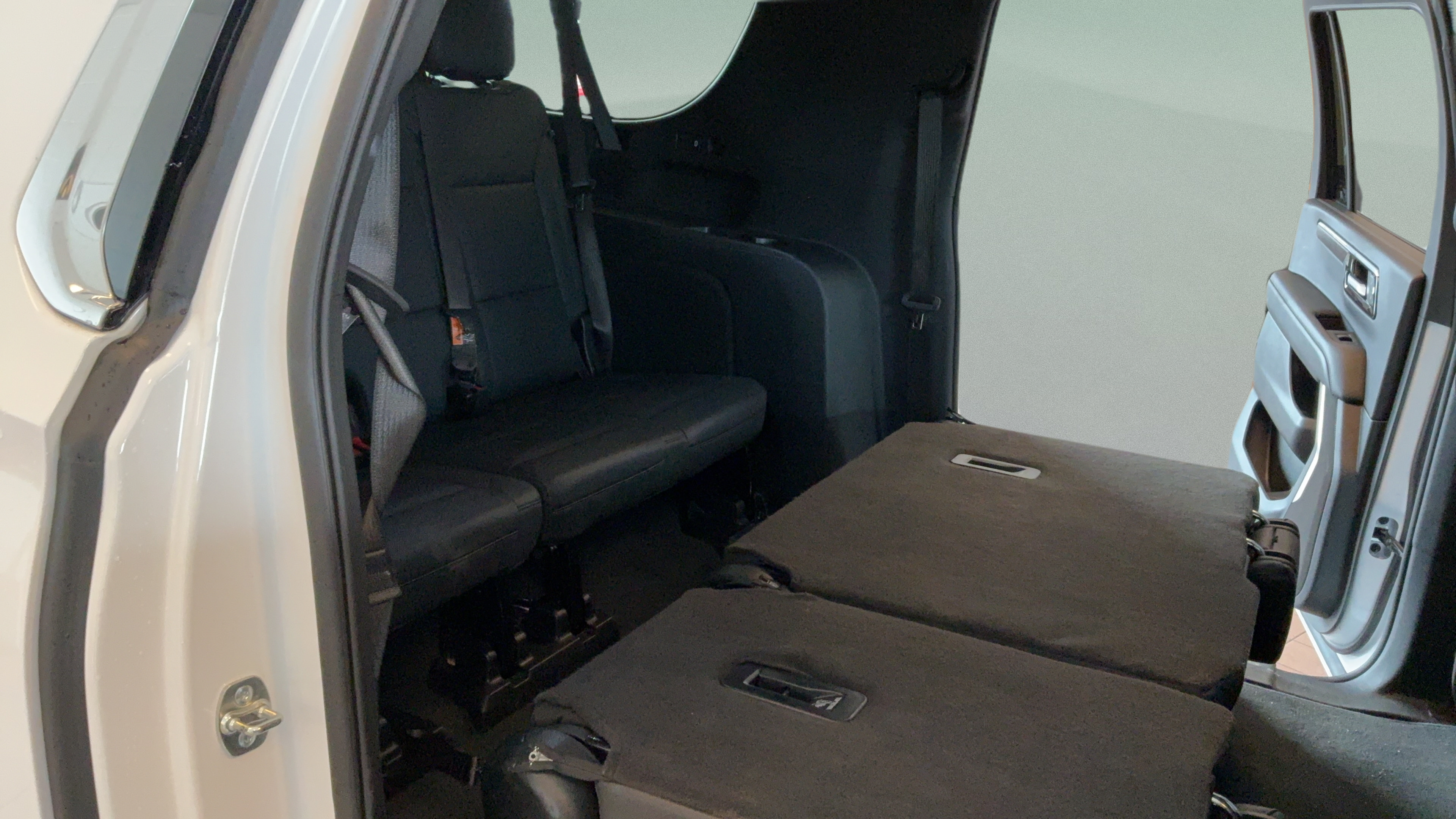 Used 2025 Chevrolet Suburban LT AWD/4WD image 34