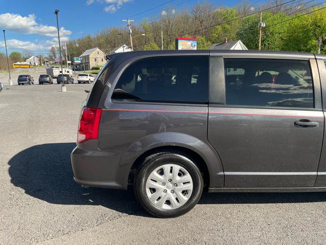 Used 2019 Dodge Grand Caravan SE w/ UConnect Hands-Free Group FWD image 7