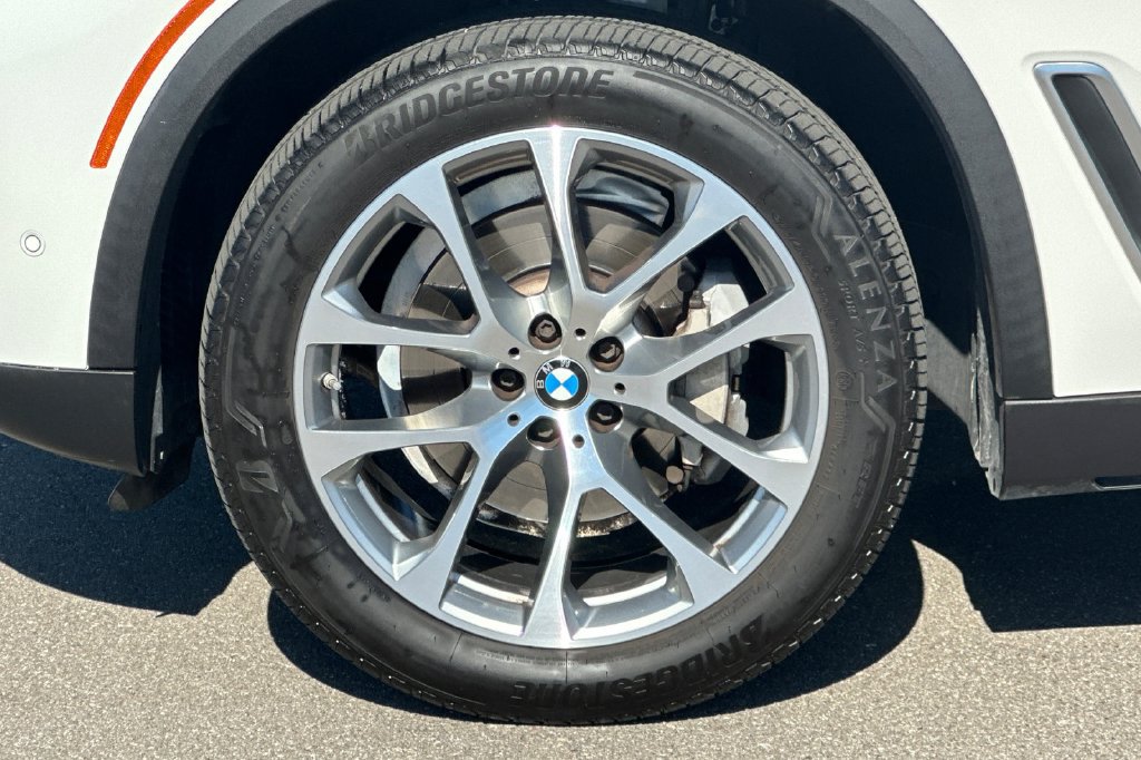 Used 2023 BMW X5 xDrive40i w/ Premium Package AWD/4WD image 26