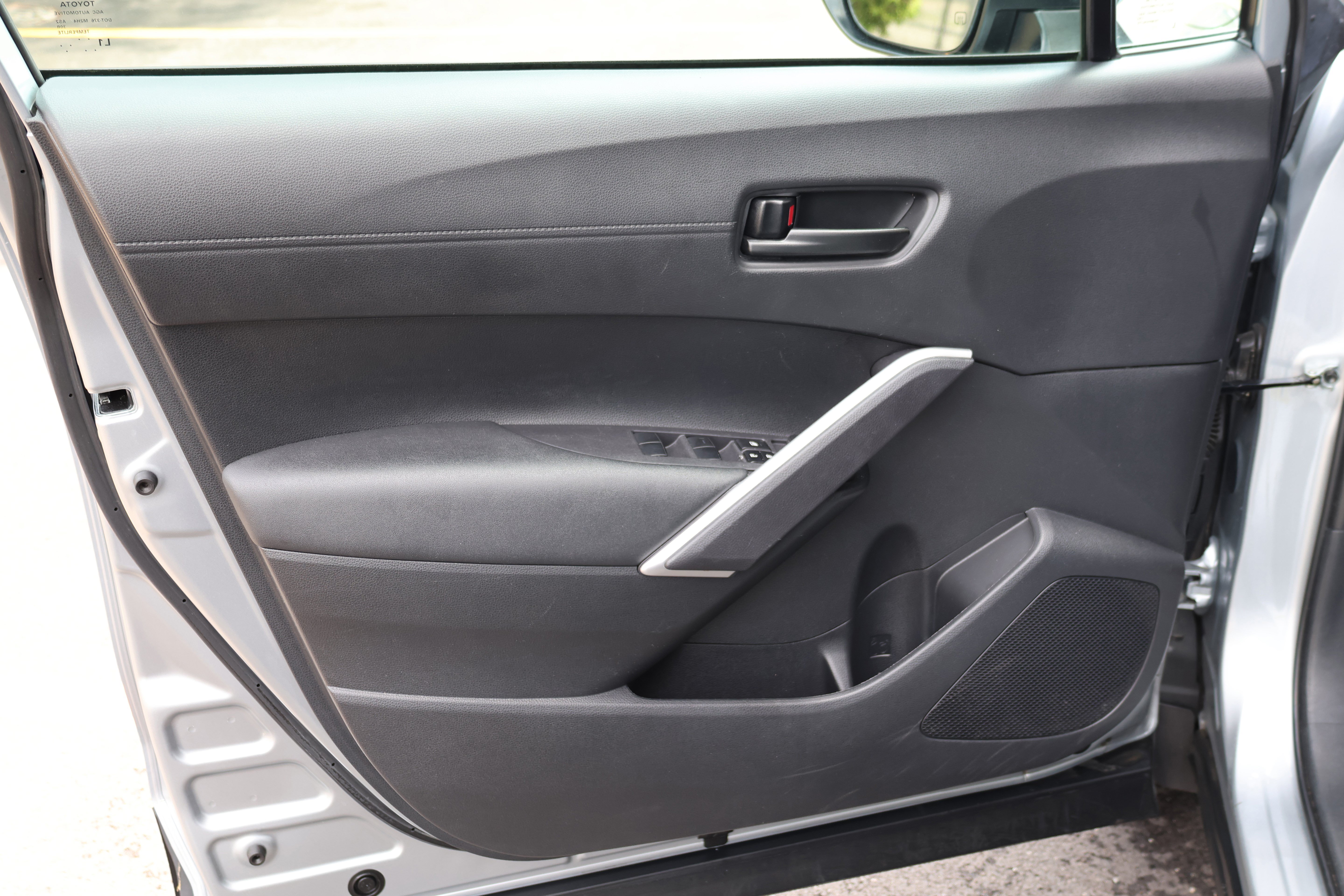 Used 2024 Toyota Corolla Cross LE AWD/4WD image 18
