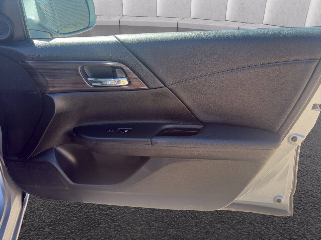 Used 2017 Honda Accord EX image 16