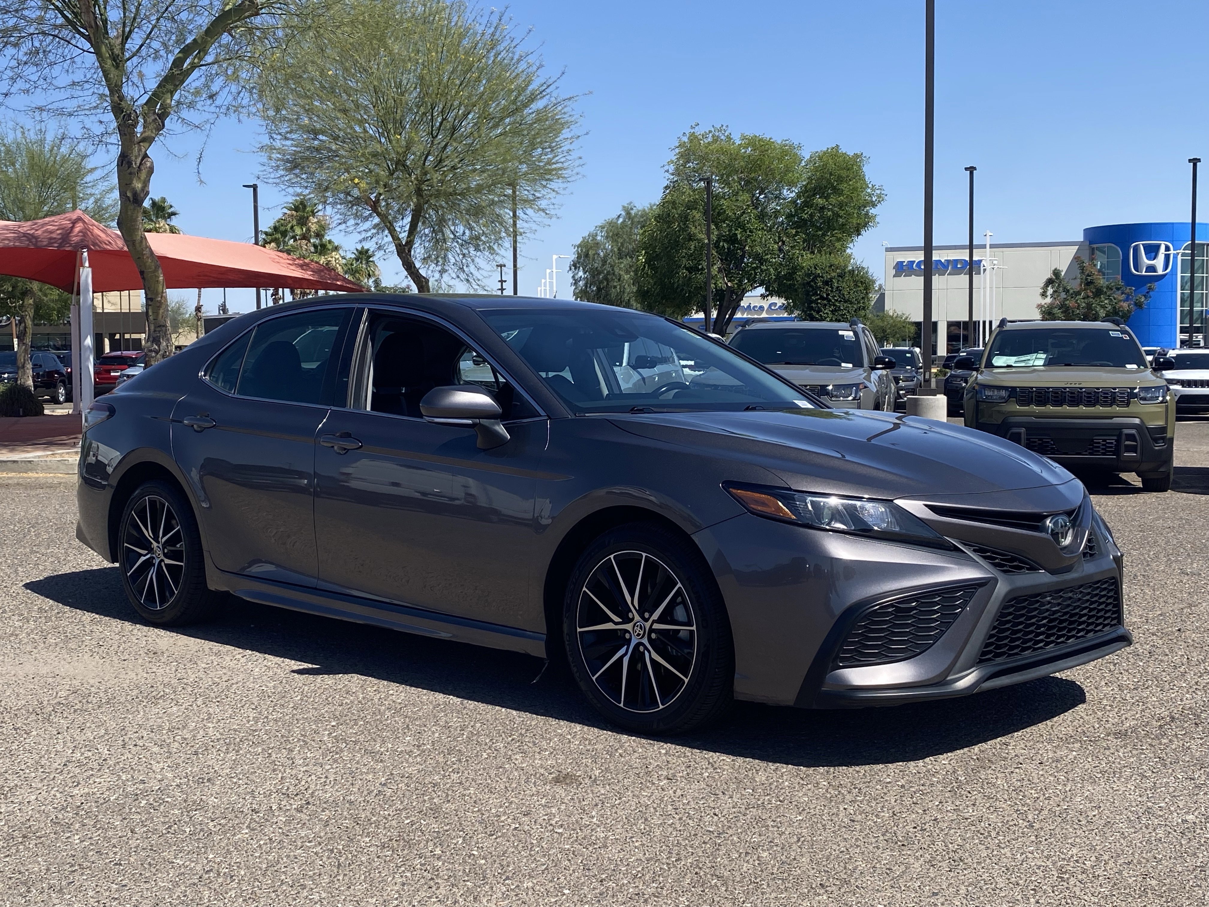 Used 2023 Toyota Camry SE FWD image 7