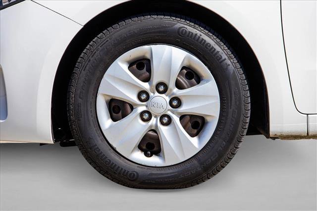 Used 2017 Kia Forte LX FWD image 9