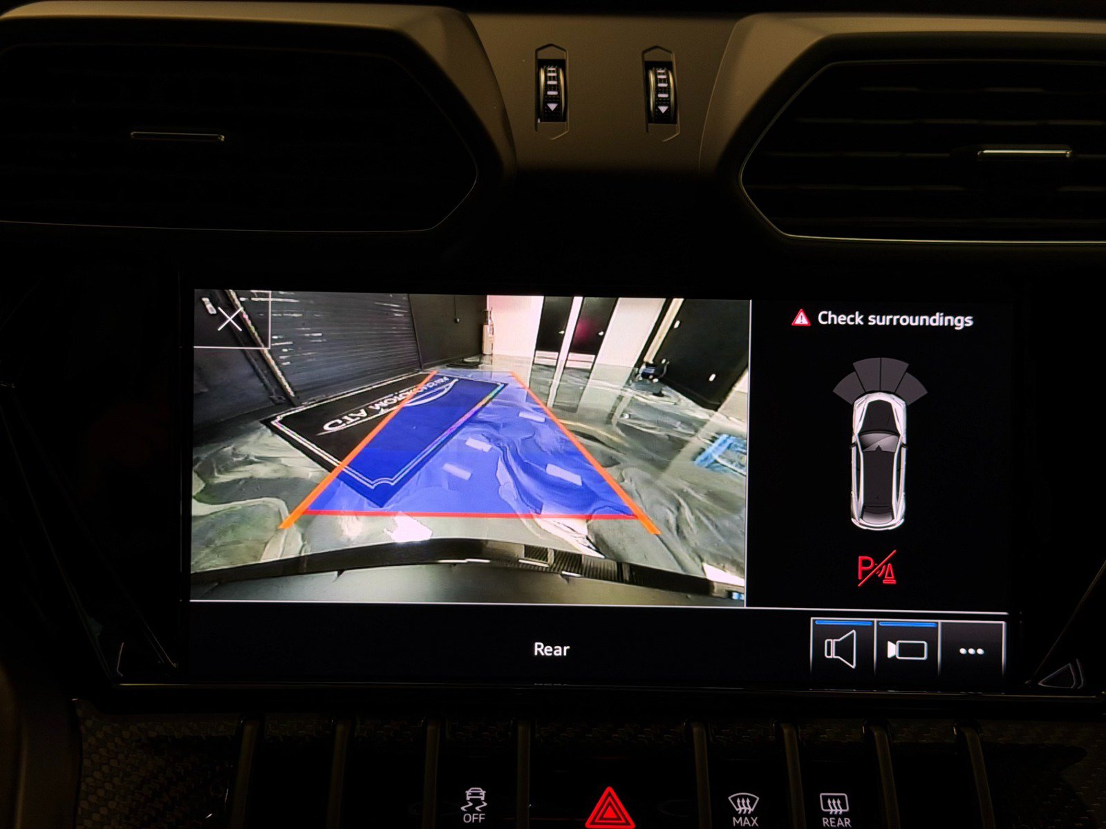 Used 2023 Lamborghini Urus Performante AWD/4WD image 32