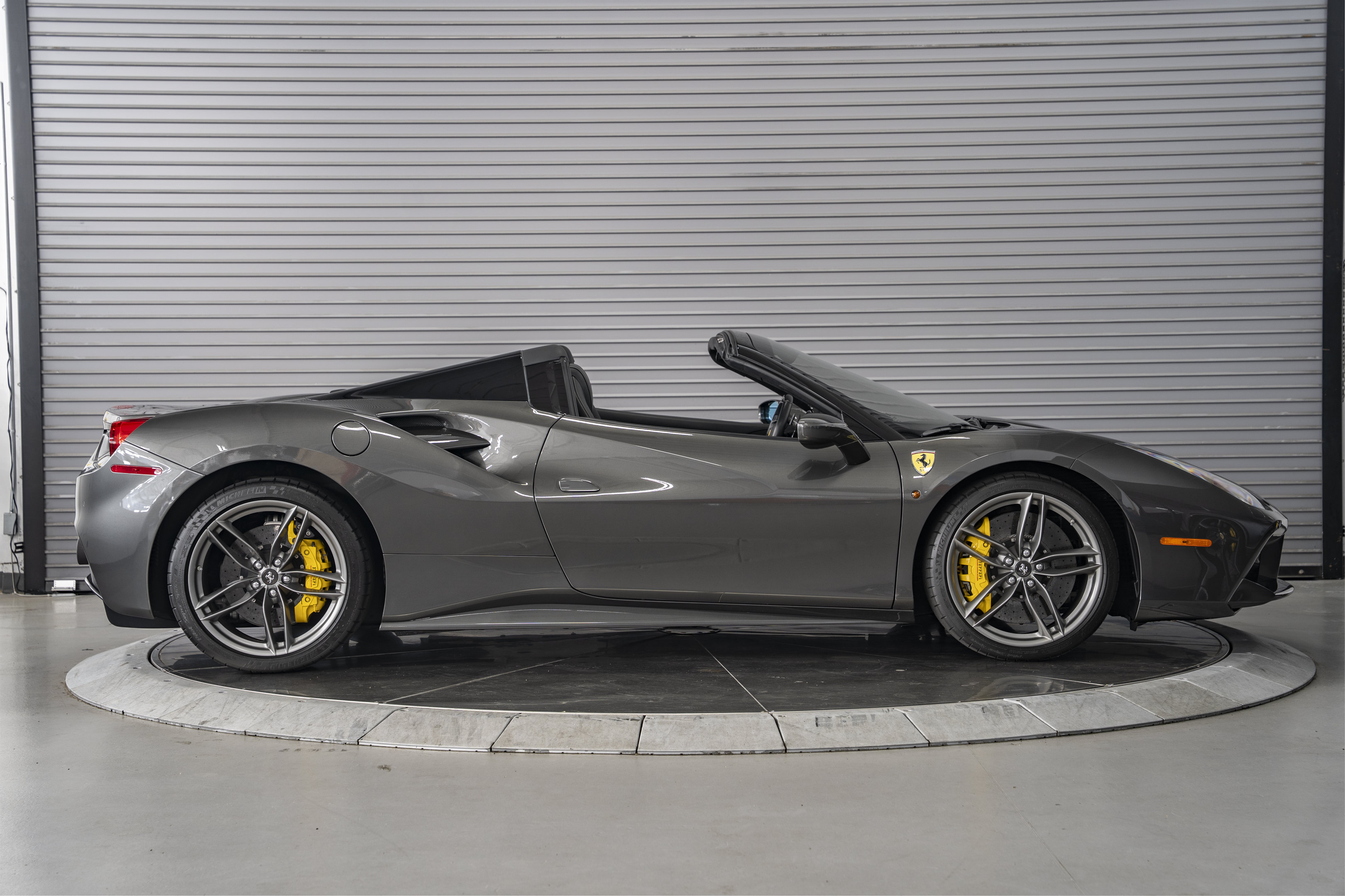 Used 2019 Ferrari 488 Spider RWD image 6