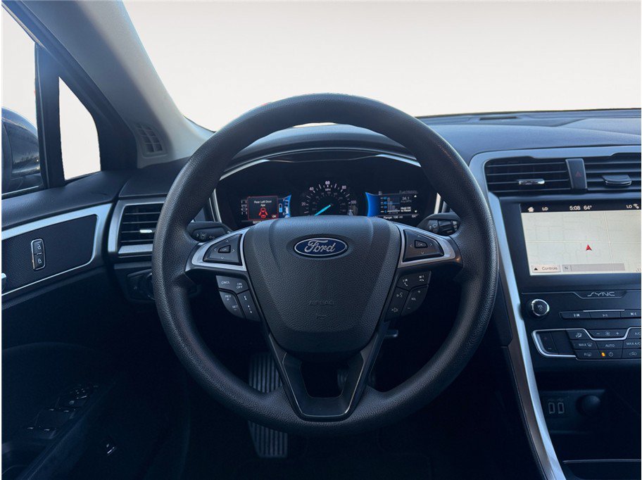 Used 2019 Ford Fusion SE FWD image 13
