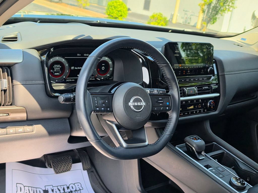 Used 2024 Nissan Pathfinder Platinum w/ Cargo Package AWD/4WD image 11