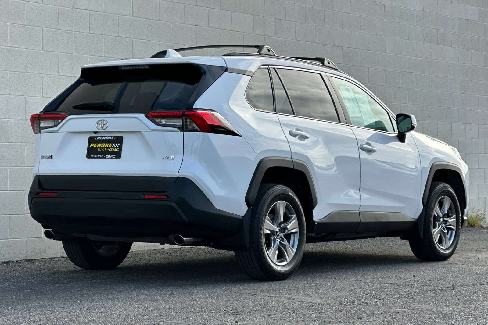 Used 2025 Toyota RAV4 XLE w/ Convenience Package FWD image 4