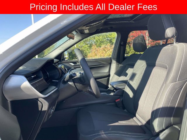 Used 2025 Jeep Grand Cherokee L Laredo AWD/4WD image 22