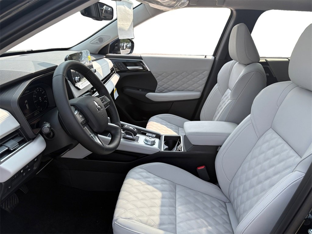 New 2025 Mitsubishi Outlander SEL image 3