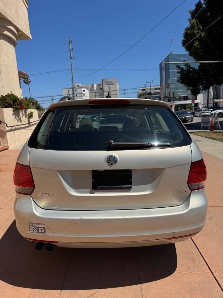 Used 2010 Volkswagen Jetta TDI FWD image 8