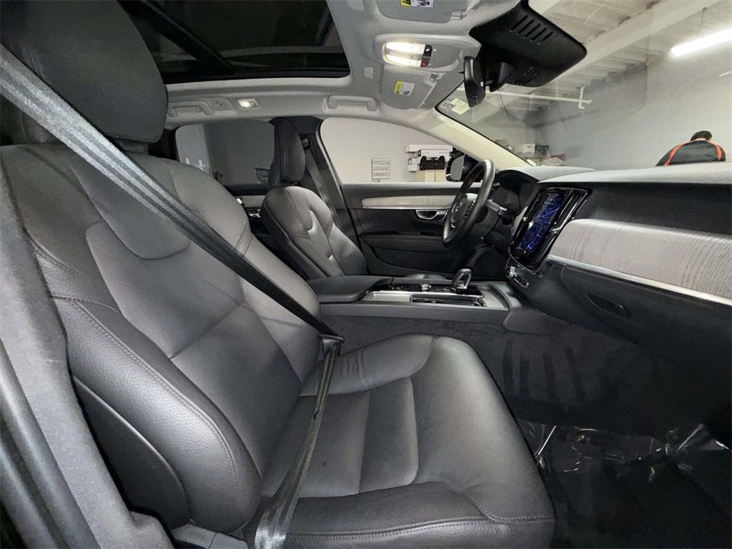 Used 2024 Volvo V90 B6 Cross Country Plus image 14
