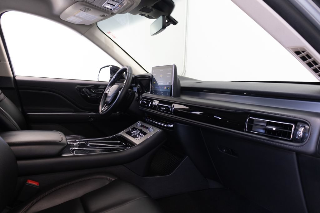 Used 2023 Lincoln Aviator AWD image 23