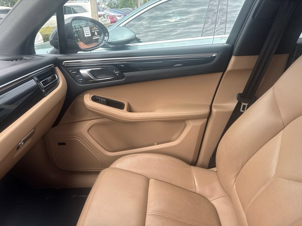 Used 2020 Porsche Macan AWD/4WD image 4