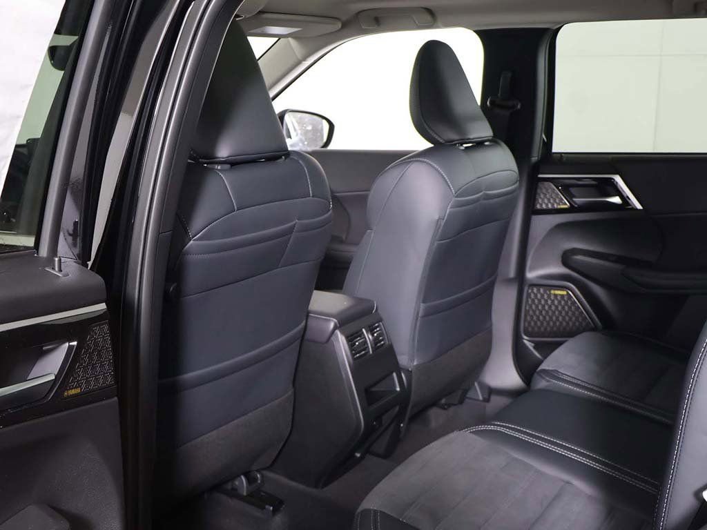 New 2026 Mitsubishi Outlander SE image 32