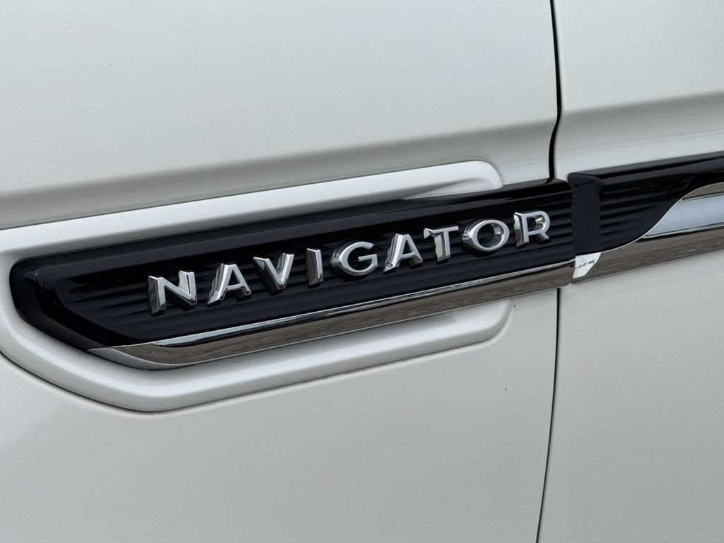 Certified 2024 Lincoln Navigator Black Label AWD/4WD image 10