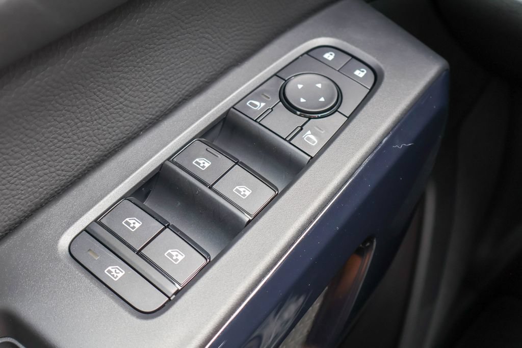 New 2026 Nissan Pathfinder SV w/ SV Premium Package FWD image 17