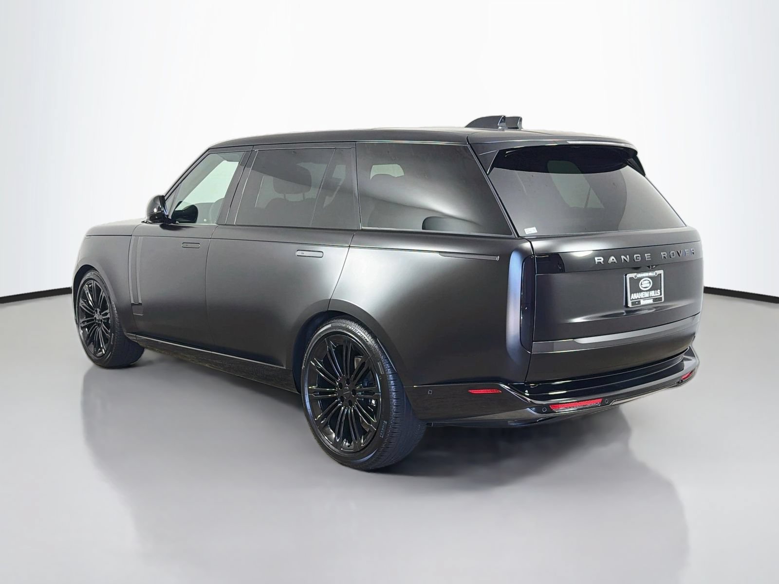 New 2026 Land Rover Range Rover Long Wheelbase SE AWD/4WD image 3