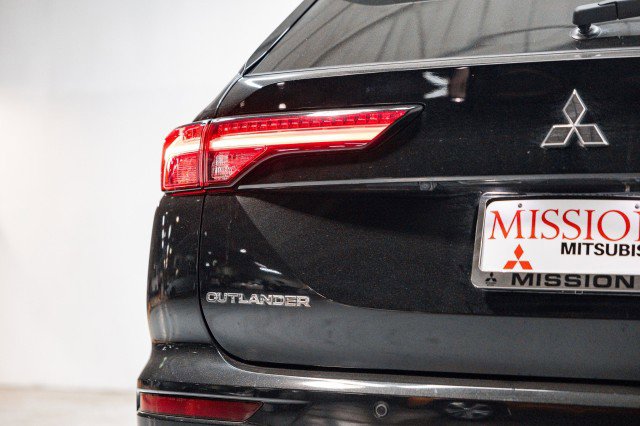 Used 2022 Mitsubishi Outlander ES image 6