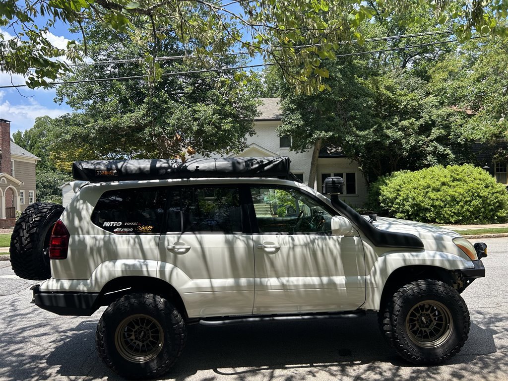 Used 2005 Lexus GX 470 image 2