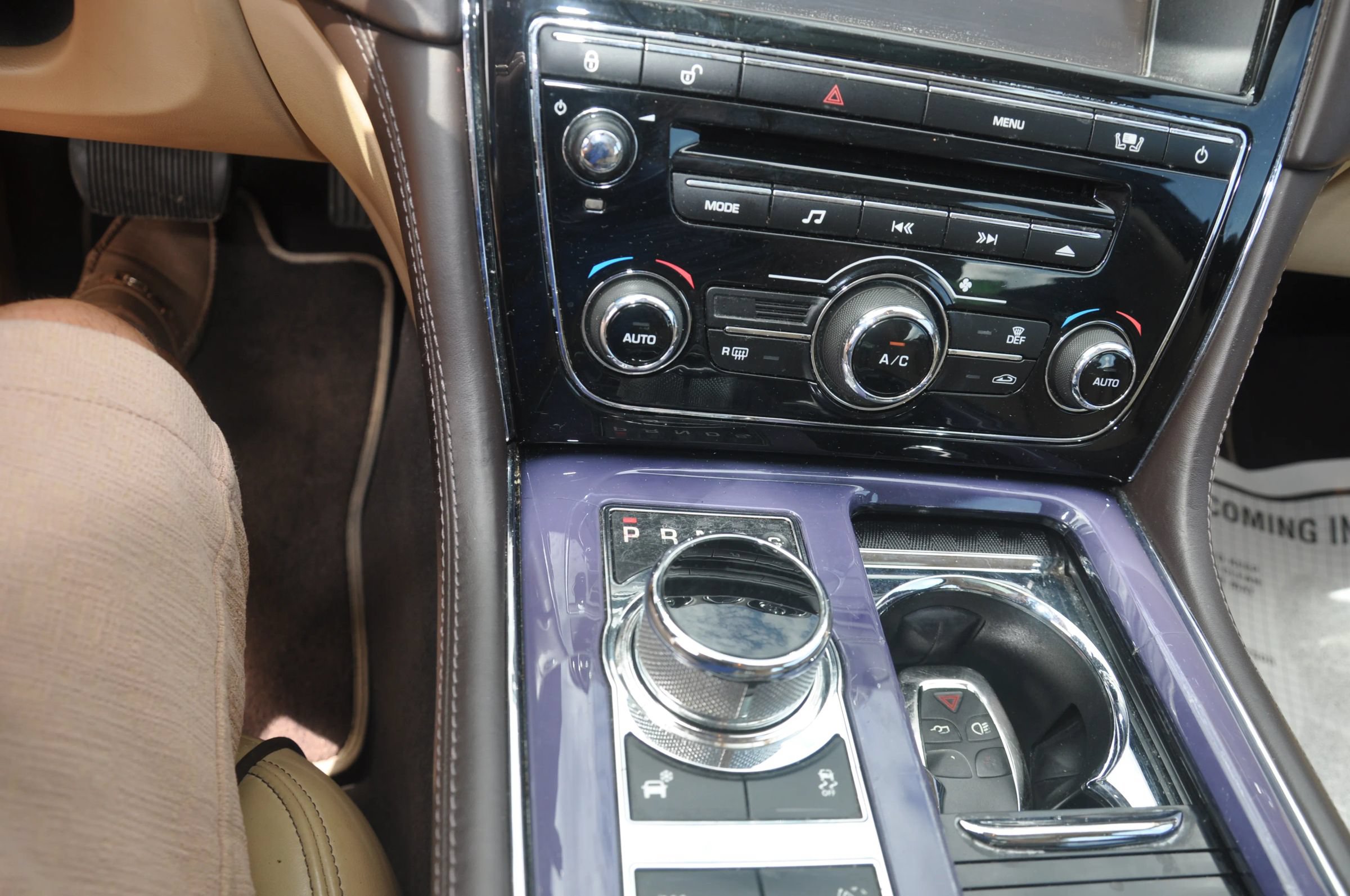 Used 2011 Jaguar XJ L RWD image 35