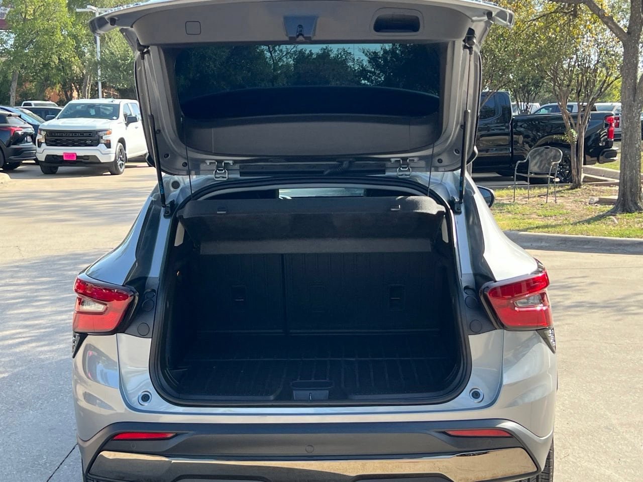 Used 2025 Chevrolet Trax ACTIV w/ Sunroof Package FWD image 24