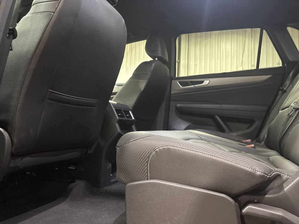 Used 2025 Volkswagen Atlas Cross Sport SE AWD/4WD image 18