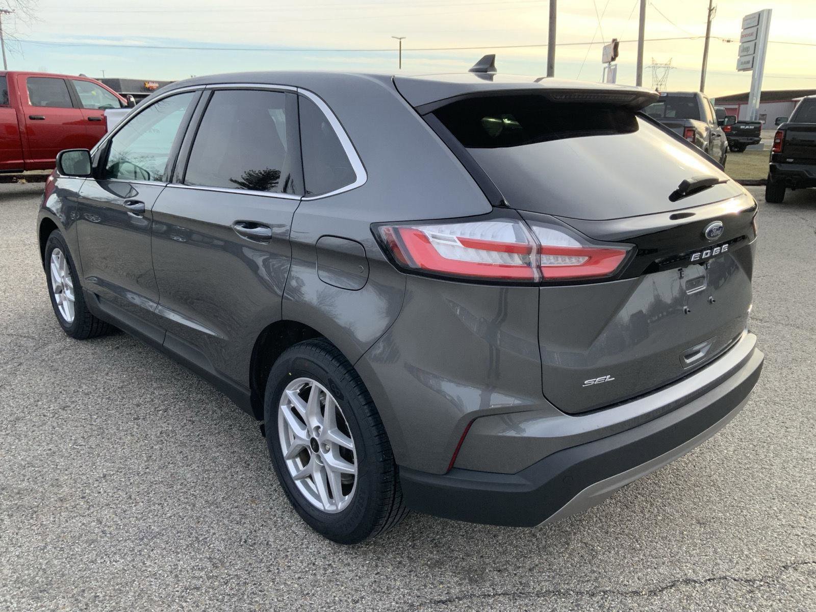 Used 2024 Ford Edge SEL image 7