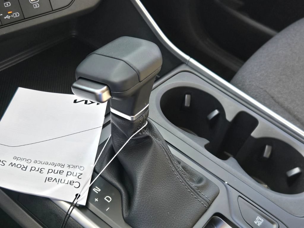 New 2027 Kia Carnival LX FWD image 11