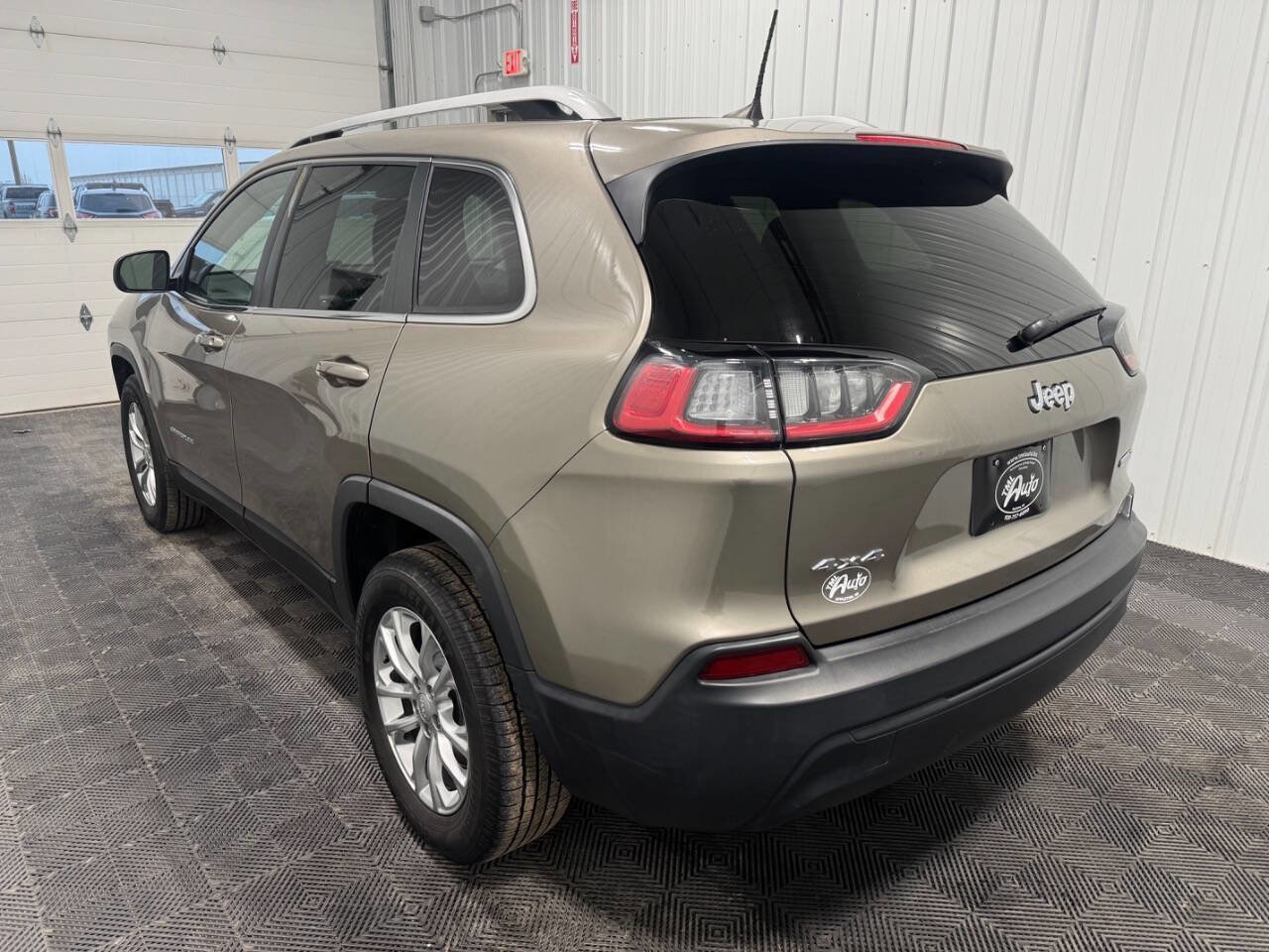 Used 2019 Jeep Cherokee Latitude w/ Cold Weather Group image 4