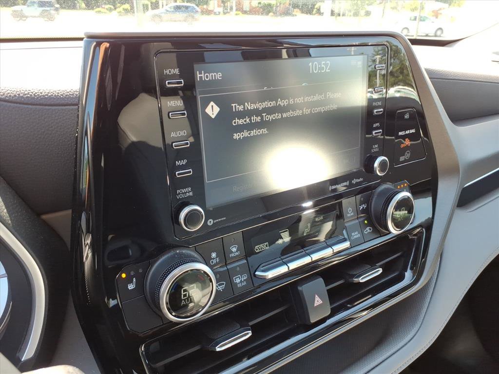 Used 2022 Toyota Highlander XLE AWD/4WD image 27