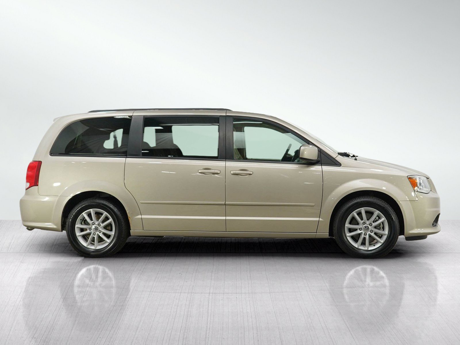 Used 2015 Dodge Grand Caravan SXT FWD image 6