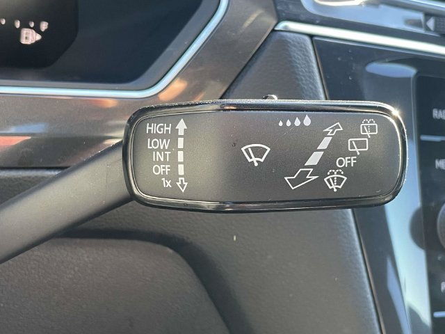 Certified 2023 Volkswagen Tiguan SE R-Line FWD image 25