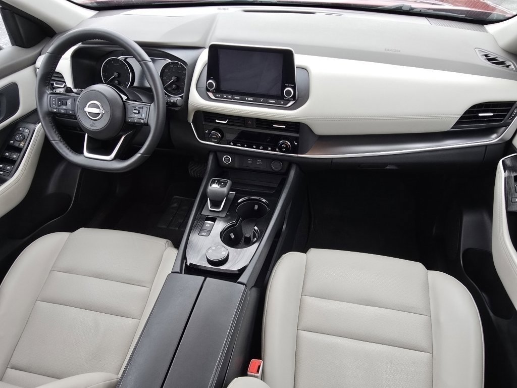 Used 2023 Nissan Rogue SV w/ SV Premium B Package image 21