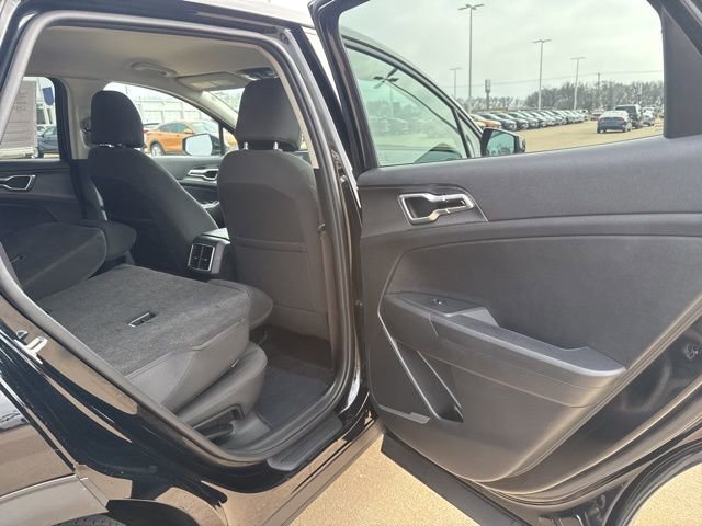 Used 2025 Kia Sportage LX image 41