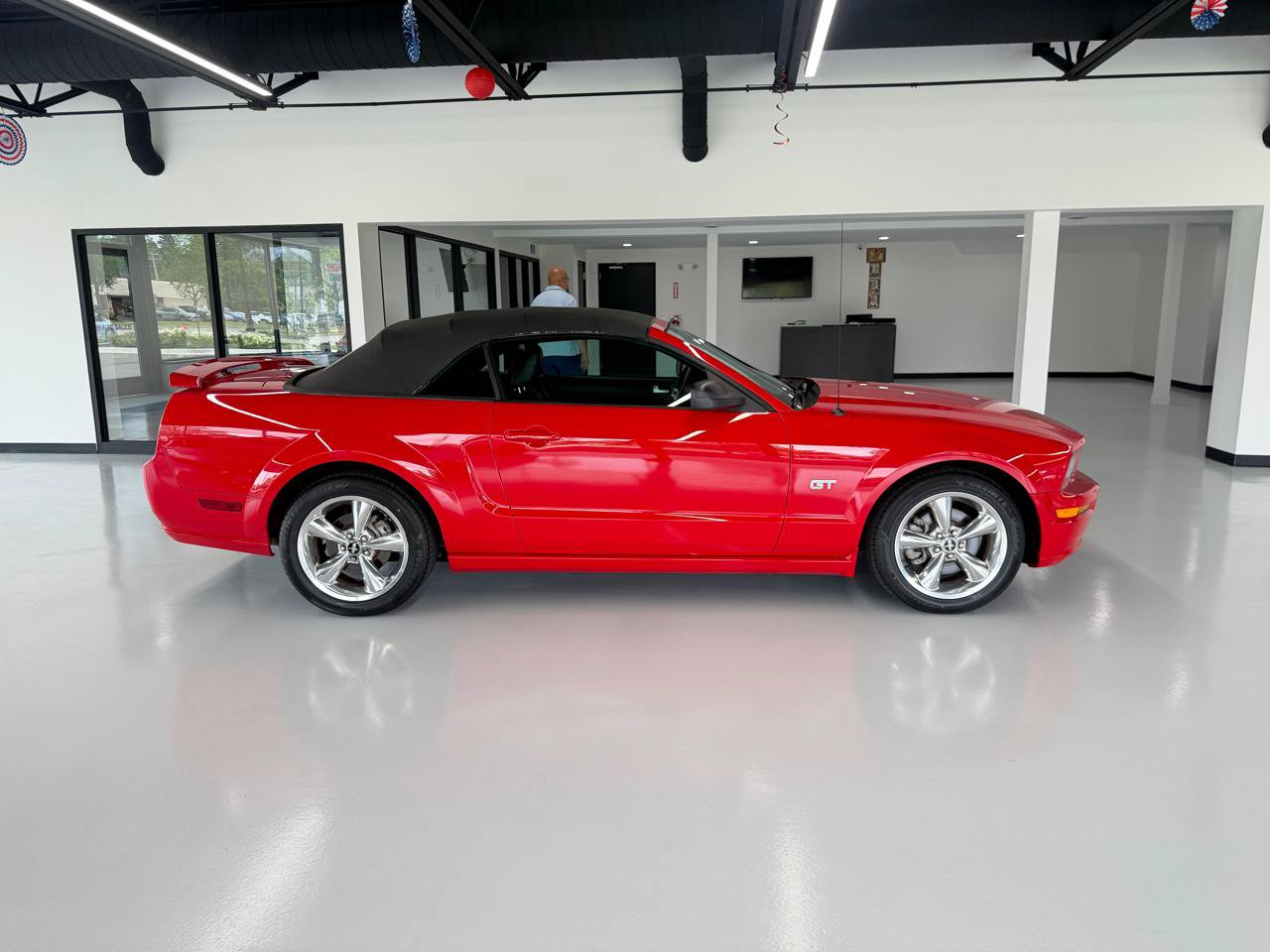 Used 2006 Ford Mustang GT RWD image 4