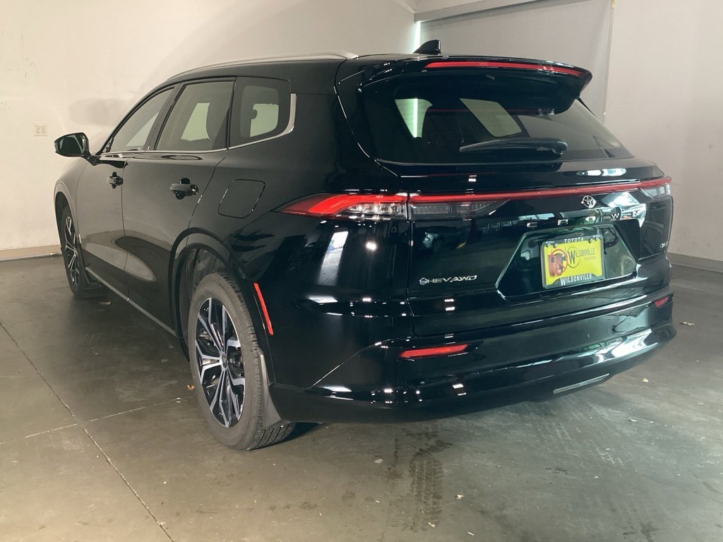 Used 2025 Toyota Crown Signia image 8