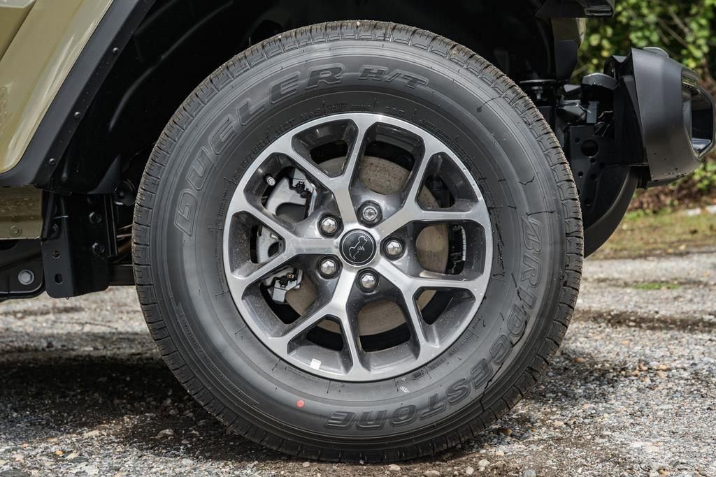 New 2025 Jeep Gladiator Sport AWD/4WD image 18