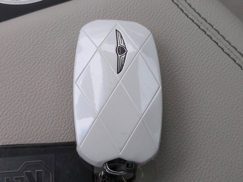 Used 2025 Genesis G70 2.5T image 24
