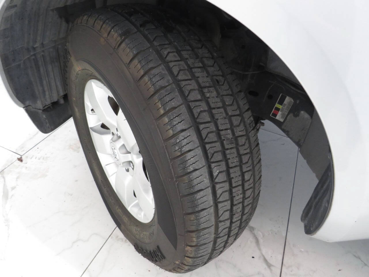 Used 2013 Nissan Frontier SV w/ SV Value Truck Pkg RWD image 24