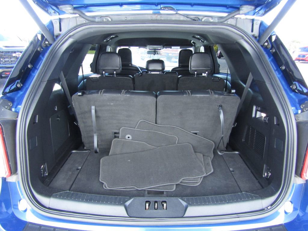 Used 2020 Ford Explorer XLT w/ Equipment Group 202A image 7