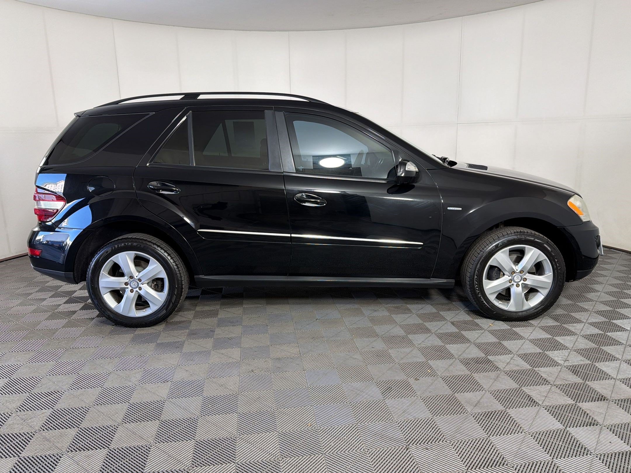 Used 2009 Mercedes-Benz ML 320 BlueTEC 4MATIC image 8