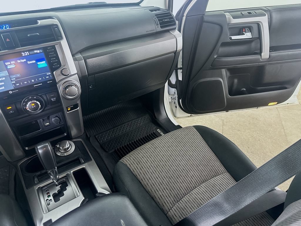 Used 2020 Toyota 4Runner SR5 AWD/4WD image 19