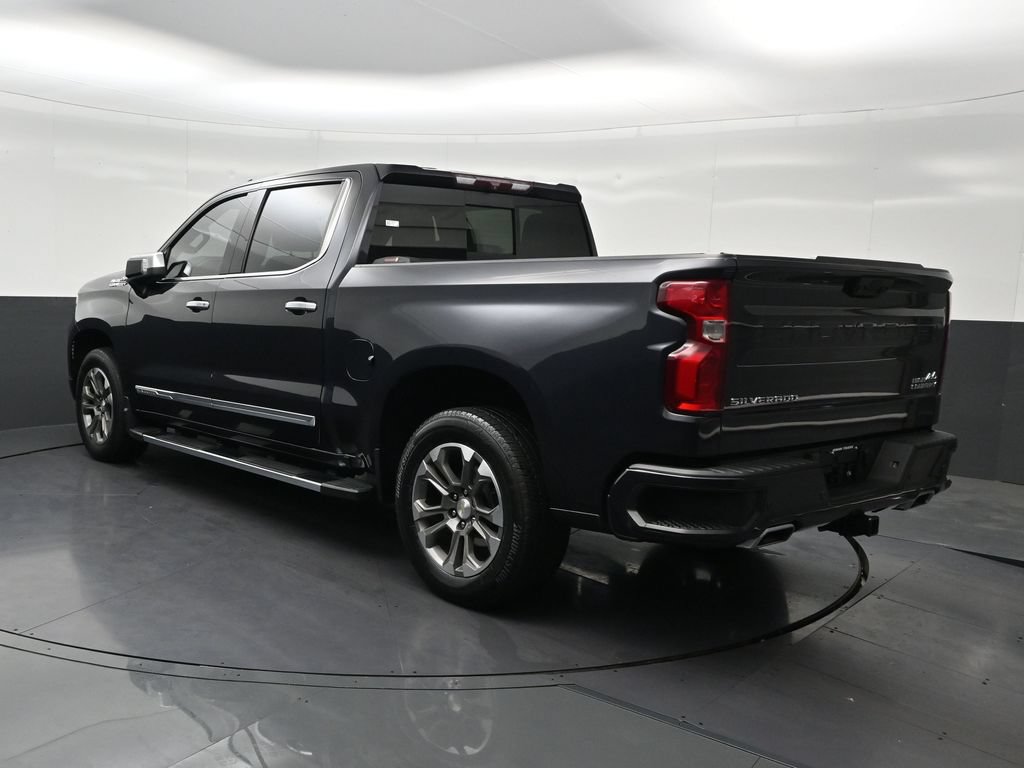 Used 2023 Chevrolet Silverado 1500 High Country RWD image 3