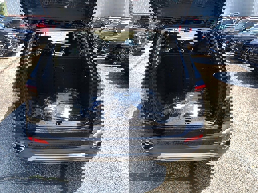 New 2025 Volkswagen Taos SEL image 36