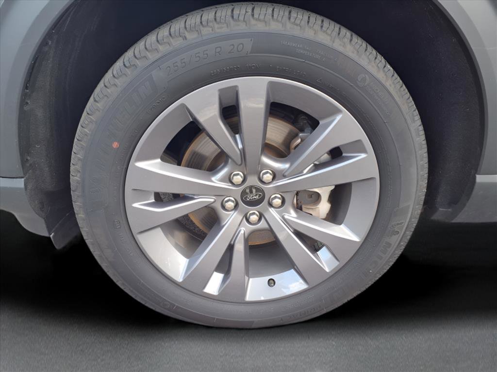 Used 2022 Ford Explorer XLT w/ Equipment Group 202A image 9