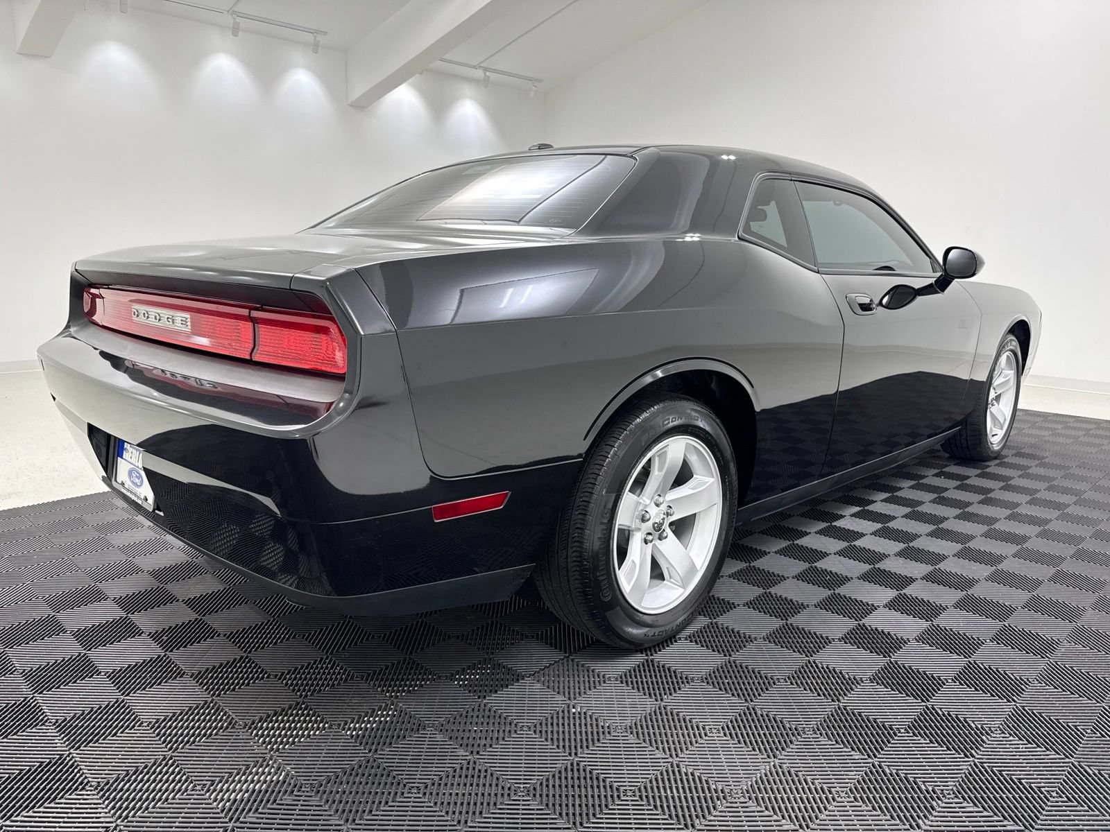 Used 2010 Dodge Challenger SE RWD image 7