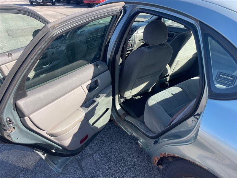 Used 2005 Ford Taurus SE FWD image 10